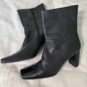 Bandolino 90’s Style Black Leather Square-Toe Ankle Leather Boots